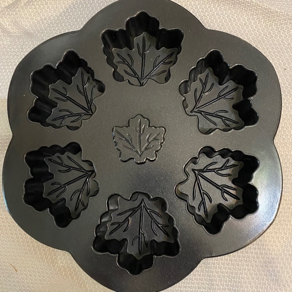 Nordic Ware Other - Nordic Ware Maple Leaf Cakelet Baking Pan